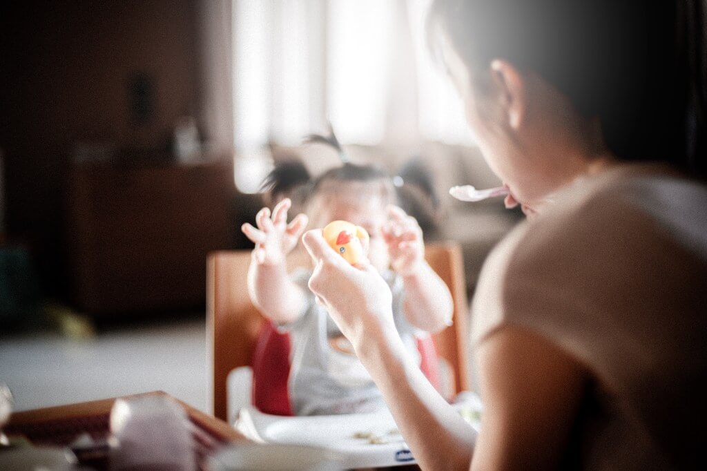 有必要跟新生儿、婴儿说话、聊天吗？
