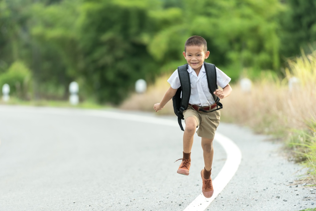 学前教育还是完全自由？「三年级现象」是真实存在的吗？